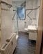 Gut geschnittene, renovierungsbedürftige 3-Zimmer-EG-Wohnung - Ostbalkon, OT Klettham Altenerding - Badezimmer