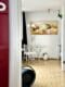 Sonniges und möbiliertes Microappartment mit 25m2 Wohnfläche plus 18 m2 Dachterrasse nähe BMW - Blick zum Essbereich