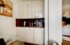 Sonniges und möbiliertes Microappartment mit 25m2 Wohnfläche plus 18 m2 Dachterrasse nähe BMW - Pantryküche