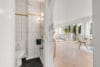 absolutes TOP-Invest: Exklusives Penthouse in Trudering - schnell sein für Sonnenwohnen - Toilette praktisch neben dem Living
