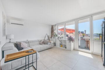 Urbaner Komfort trifft Wohlfühl-Oase – einzigartige Wohnung mit Einliegerbereich und Wellnessbad, 81373 München, Etagenwohnung