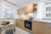 Wunderschöne, bezugsfreie 3 Zimmerwohnung mit 2 Bädern, Balkon,Tiefgarageneinzelbox, traumhaft ruhig - Küche 2 Fenster