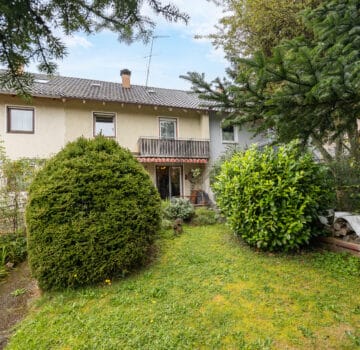 Familienfreundliches Reihenmittelhaus mit Südterrasse und Garten mit Potential, 85560 Ebersberg, Reihenmittelhaus