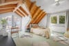 Stilvolles Reihenendhaus mit Wintergarten, Süd/Westgarten und architektonischem Charme - Masterschlafzimmer mit Sichtdachstuhl